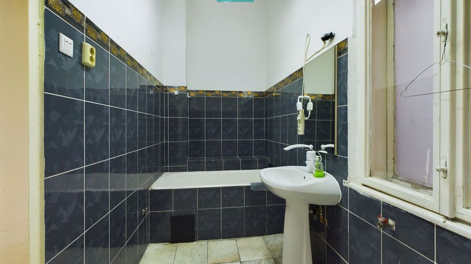 Apartament de închiriat – 3 camere, zonă centrală - Poză 12