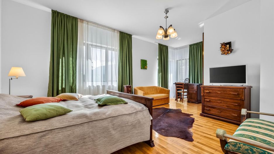 Casa pe 3 niveluri | Terasa cu priveliste | 3 parcari | Pozitie centrala - Poză 25