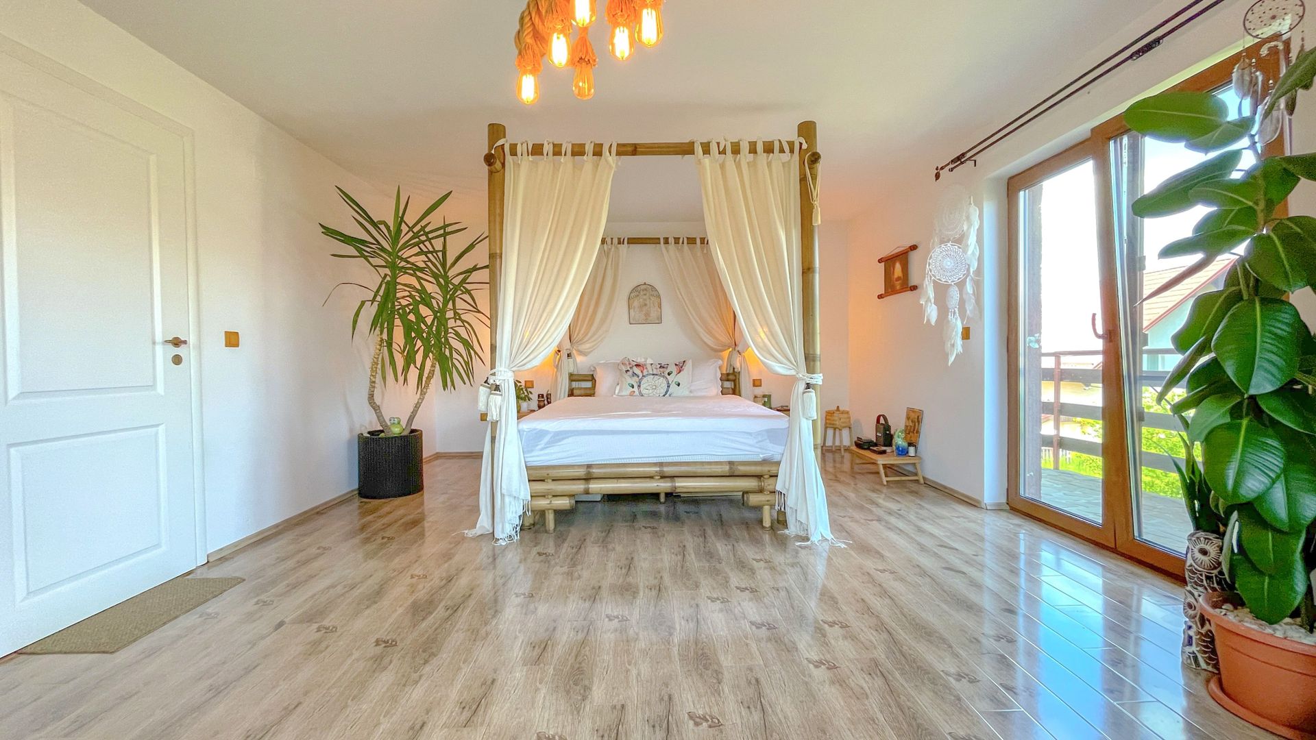 Sanpetru, zona centrala, casa cu 4 camere , pret 175000 euro - Poză 8