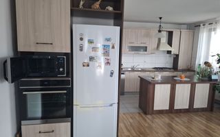 Casa solara si spatioasa, curte 700 mp - Cisnadie - Sibiu - Poză 6