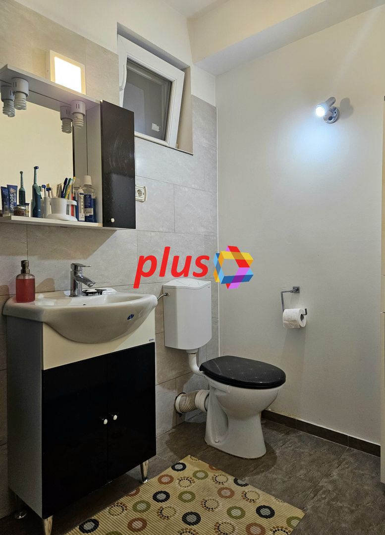 Oportunitate - Apartament cu trei camere in vila, zona Tractorul 70 mp - Poză 11
