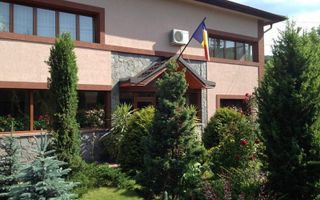 Casa / Vila cu 9 camere Breaza - Poză 1