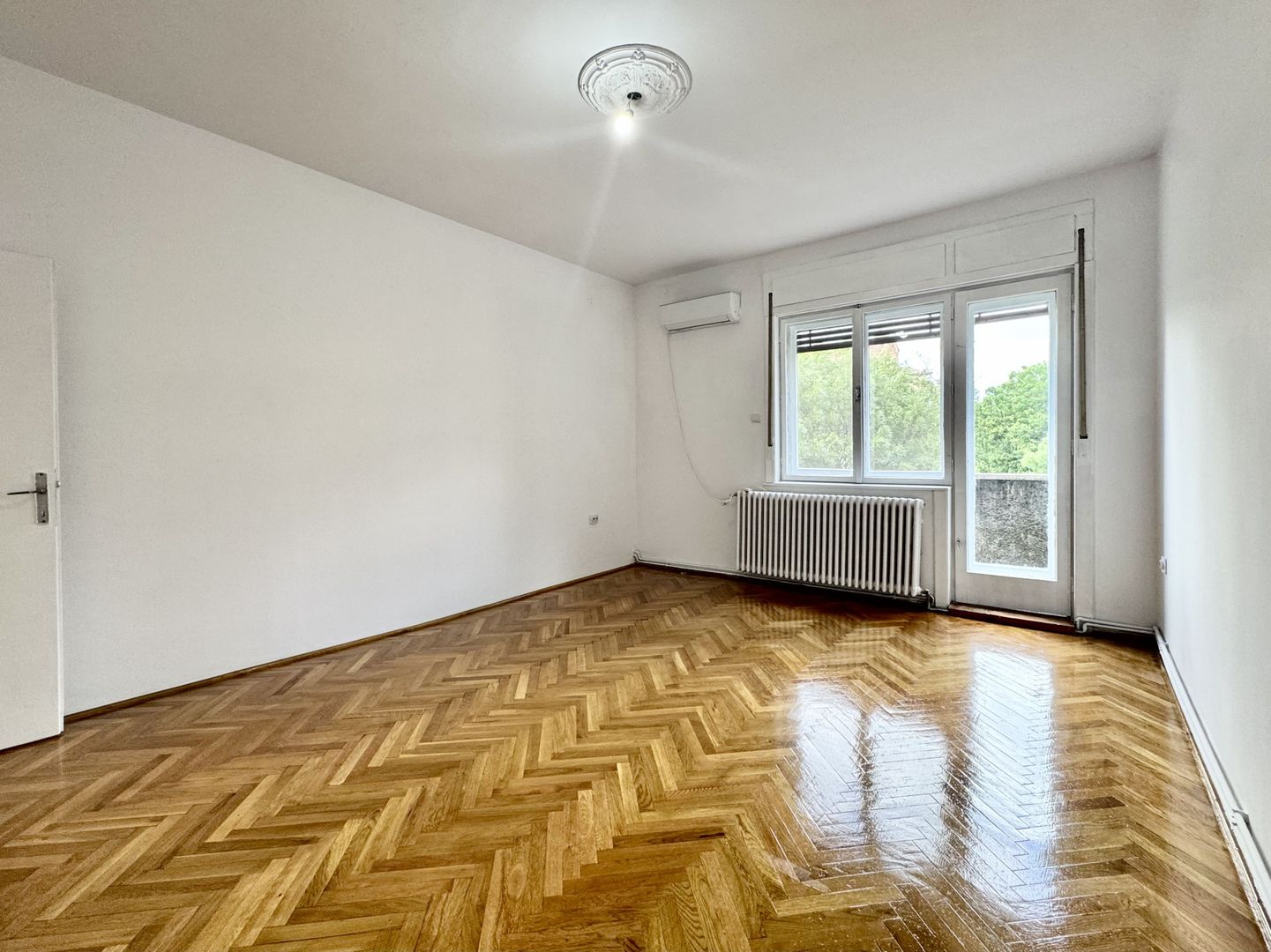 Apartament spațios într-o vilă, cu 2 garaje și terase – zona Iosefin - Poză 6