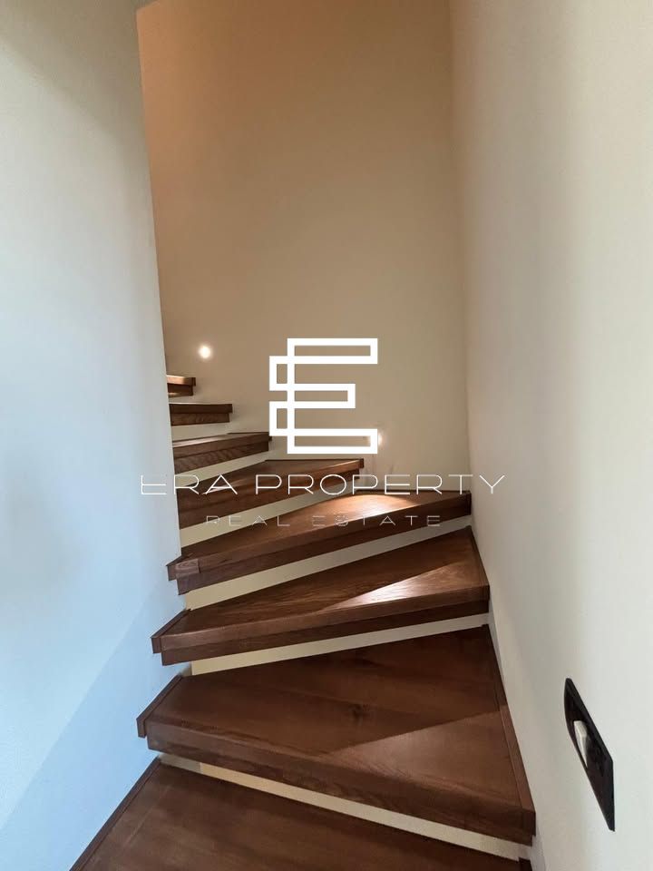 Casă tip duplex elegantă, cu finisaje moderne și priveliște panoramică - Poză 7