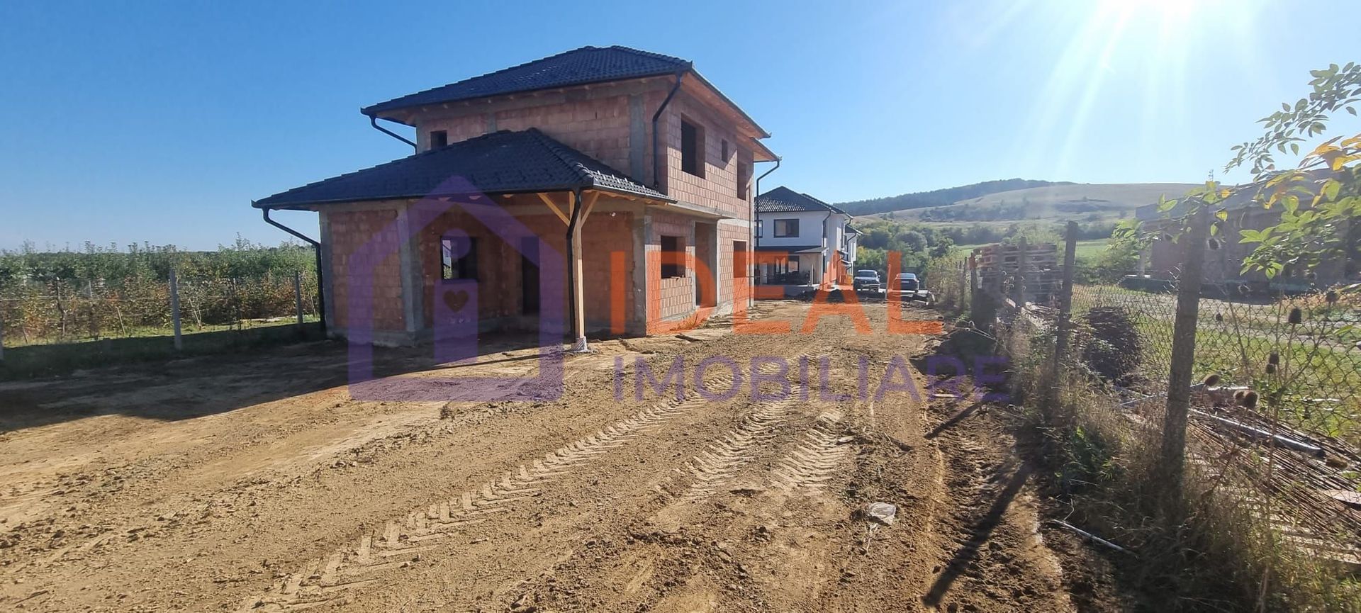 Casa Individuala cu 326 mp de curte si Carport, in Poplaca - Poză 8