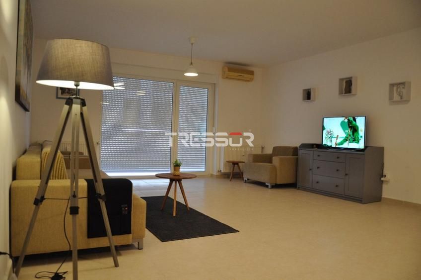 2 camere cu terasă generoasă și loc de parcare privat, Neptun-Olimp - Poză 1