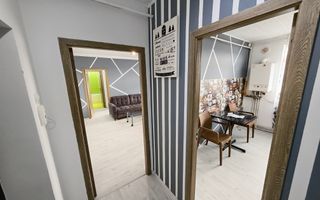 Inchiriez ap. 2 cam pe Pietonala Corvin, et. 4,acoperit, clima, balcon - Poză 2