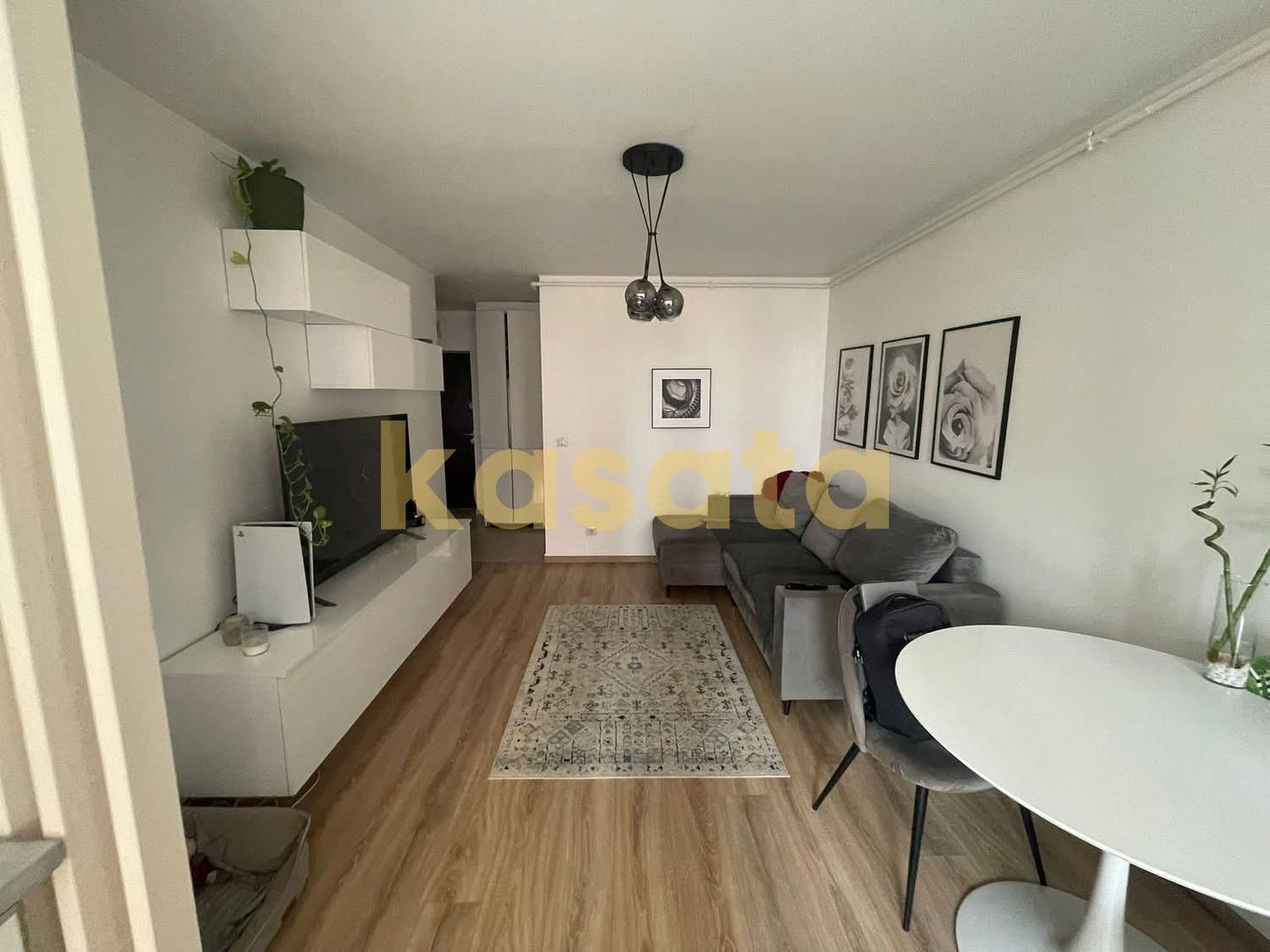 Apartament 2 camere tip studio,  luminos, loc de parcare - Poză 1