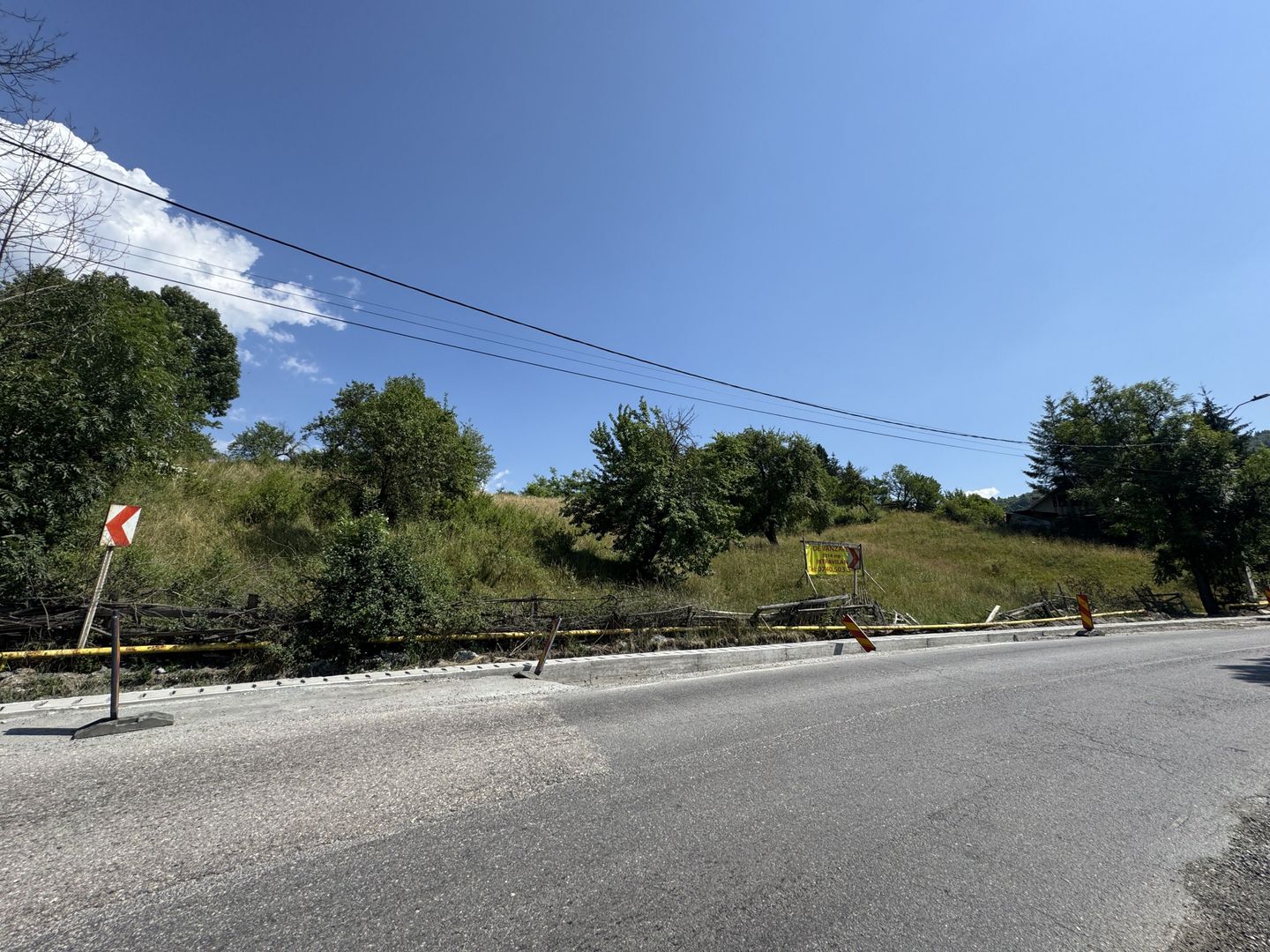 Teren intravilan 3214 mp în Rucăr cu deschidere 56 m în DN73 - Poză 7