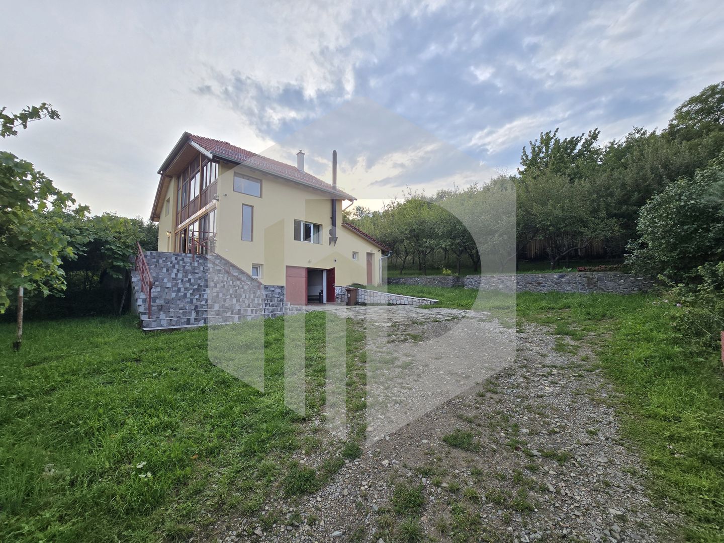 Casa individuala 4 camere teren 3825 mp Cisnadioara - Poză 2