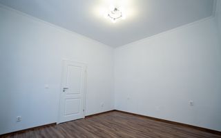 Apartament cu 2 camere, casă la curte comună – Central, Oradea - Poză 6