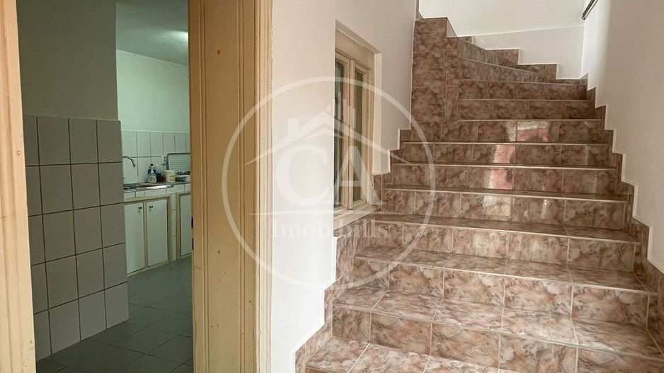 Casa de vânzare cu 8 camere de tip P+E+M in zona Rogerius, Oradea - Poză 12