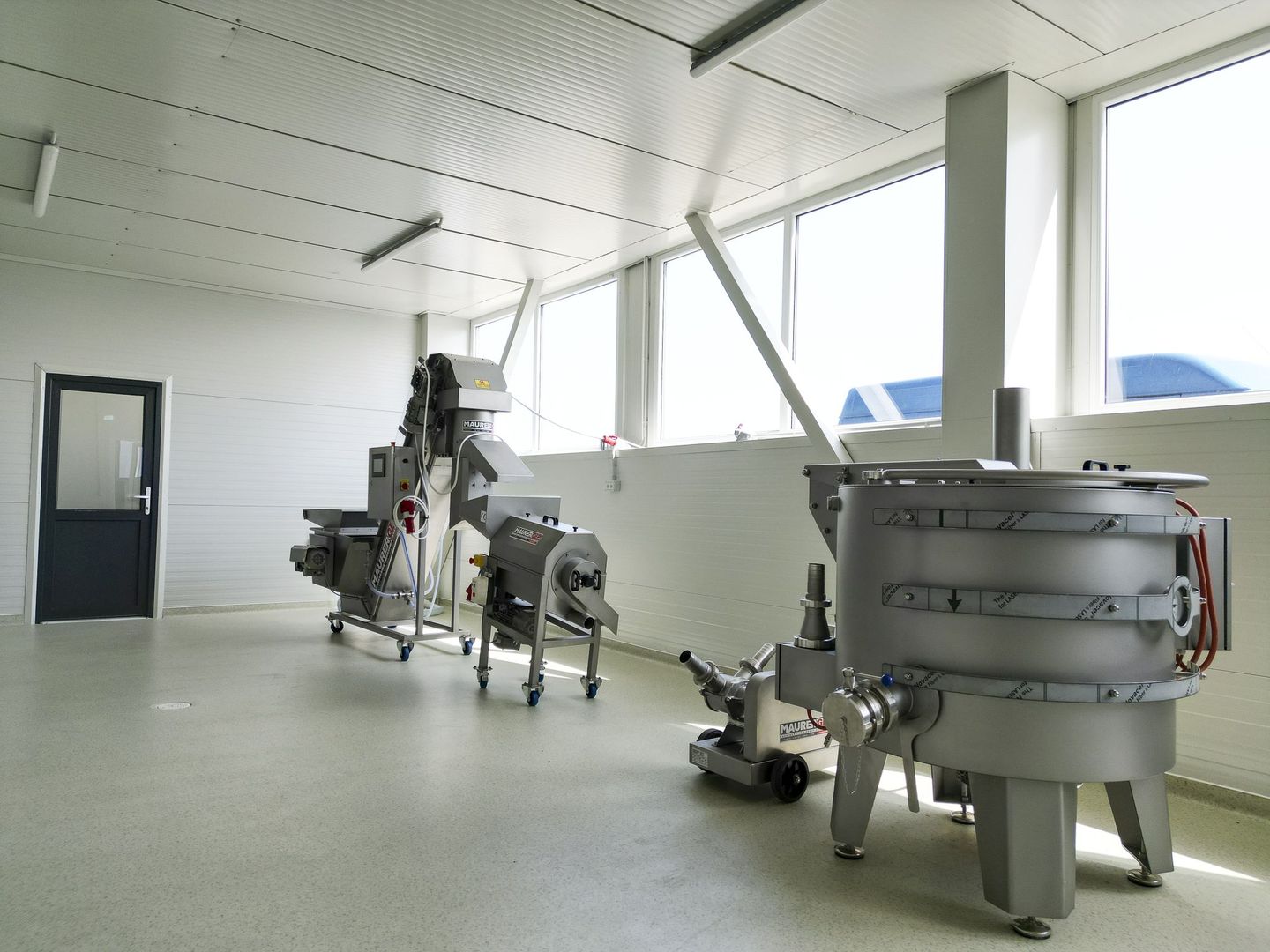 Oportunitate investiție: Livadă de Cireși și Hală - Poză 12