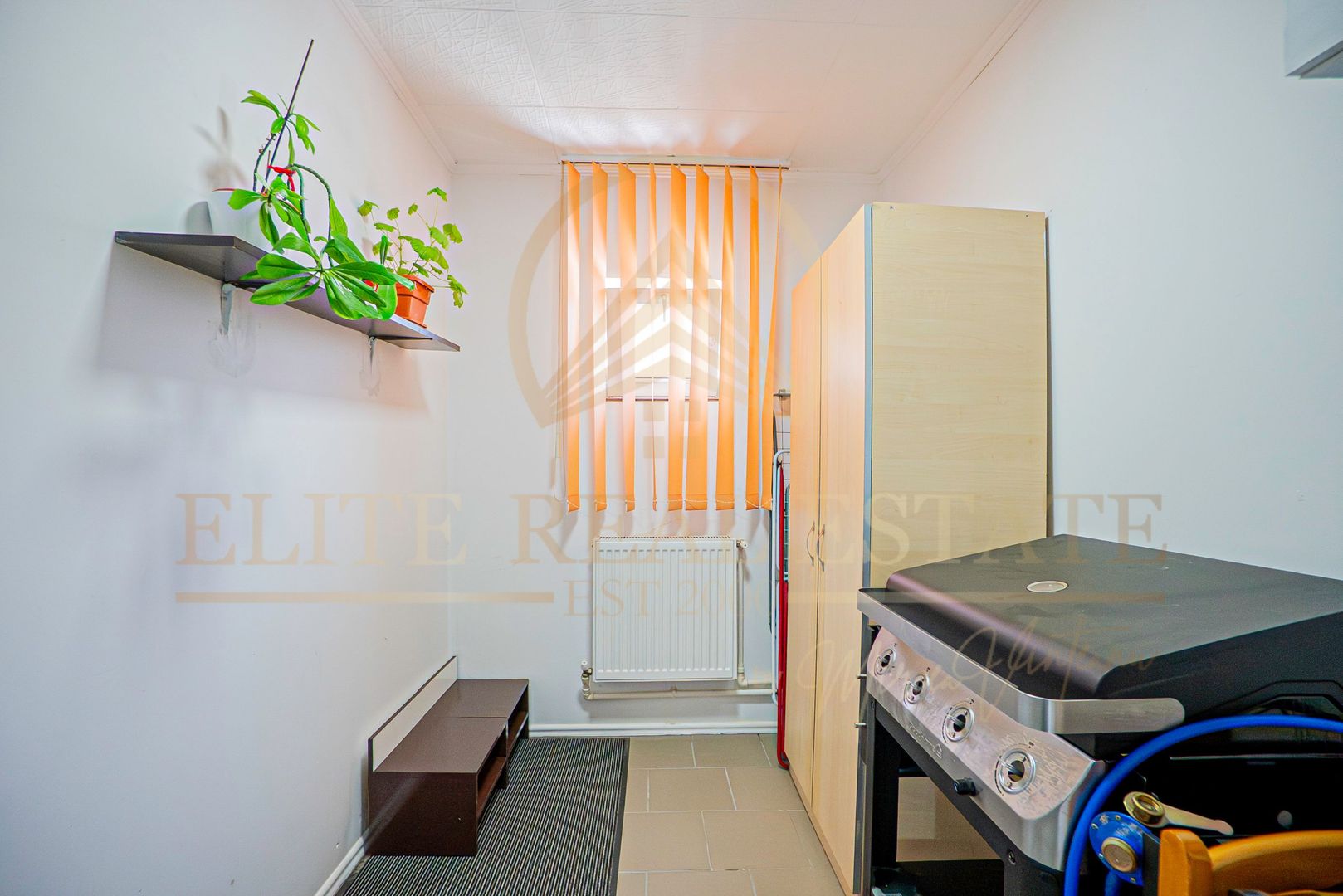 Apartament in vila , Curte  , Garaj - Pod butelii - Poză 8