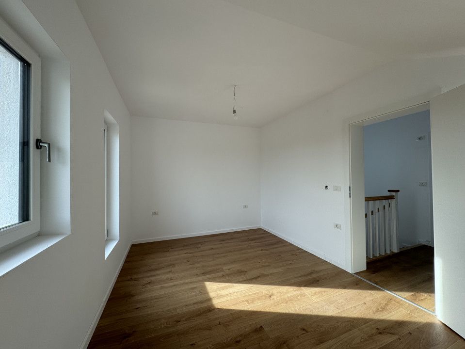 Duplex cu 4 camere si teren generos de 352 mp – Mosnita Noua - Poză 14