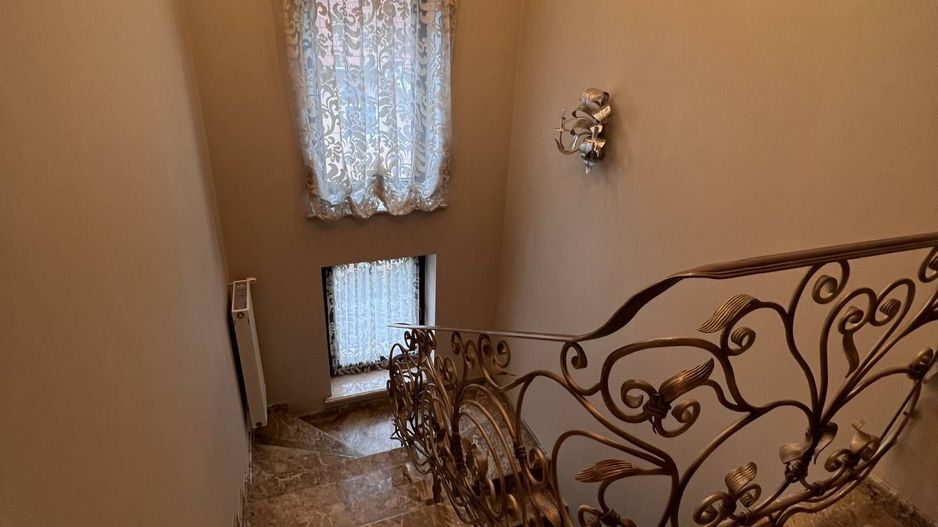 Casă de lux în Chișinău, de vânzare. Pe teren de 10,4 Ari. Telecentru. - Poză 5