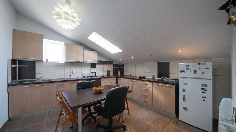 Casa spatioasa 515 mp langa metrou 1Mai - Poză 33