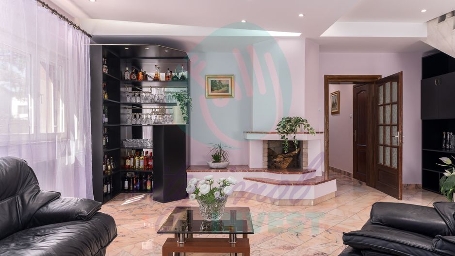 Vilă spațioasă cu curte superbă lângă Parcul Circului - Poză 9