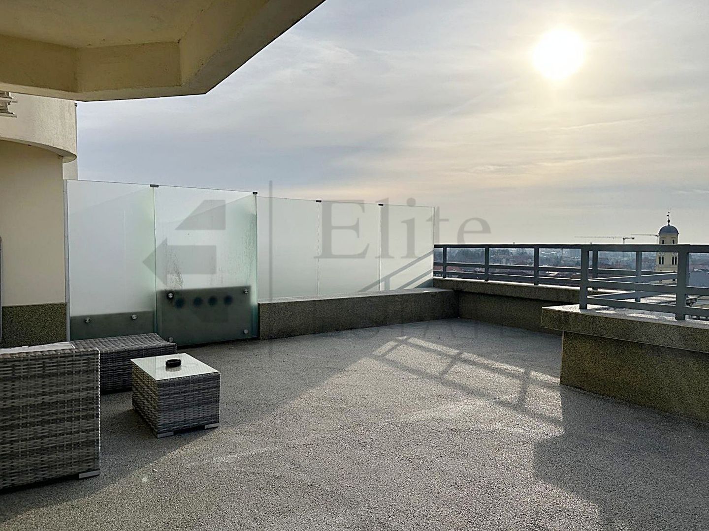 Penthouse de inchiriat ultracentral in Oradea - Poză 2