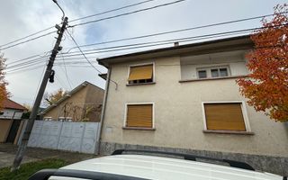 Investiție cu potențial: 2 apartamente + mansardă – Comison 0 - Poză 1