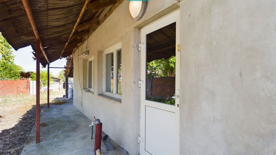 Casă cu 4 camere în Cruceni - Poză 9