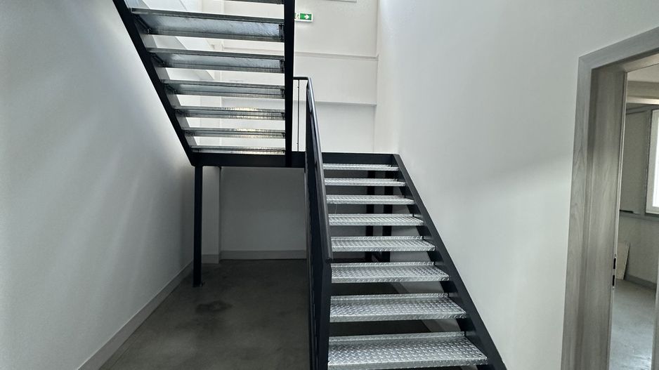 Hala depozitare cu birouri zona de N - Poză 25