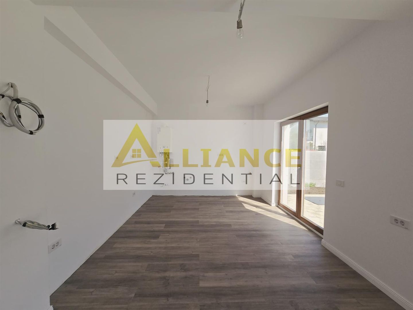 Vila individuala- 5 camere- cartierul nou- 401mp teren - Poză 3