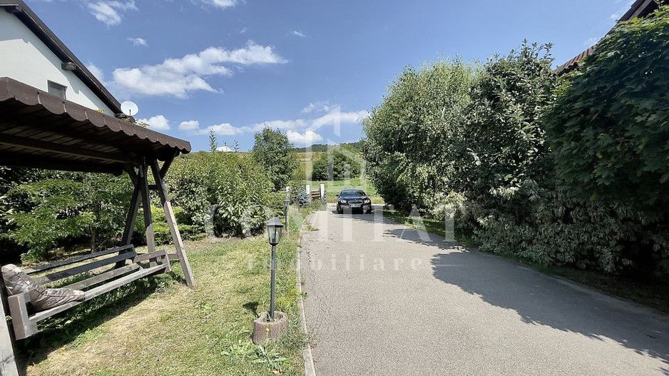 Casă cochetă cu teren generos și panoramă Chinteni - Poză 25