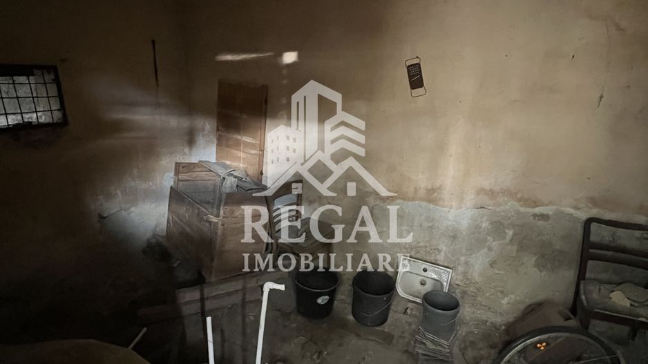 Casă de vânzare în Călanul Mic –  2 clădiri, curte, grădină, garaj - Poză 10