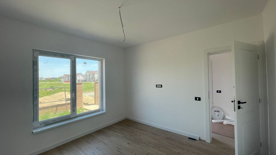 Duplex spațios cu teren generos-Moșnița Veche - Poză 8