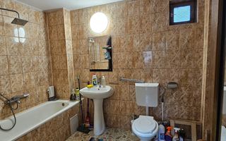 Casa centrala, recent reconsolidata – Strada Traian, Galati - Poză 9