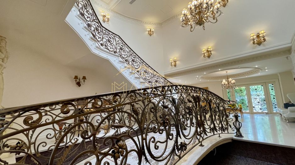 Impressive Villa *1500 SQM usable* 2613 SQM land / Open to the lake - Poză 16