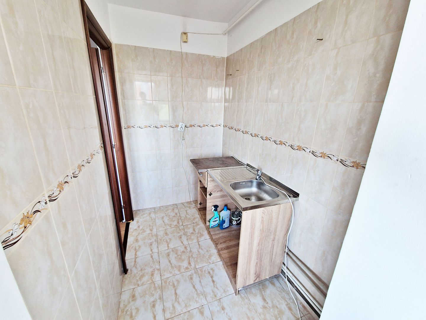 AZURA Imobiliare - Garsoniera Nemobilata Pitesti Craiovei Central - Poză 4