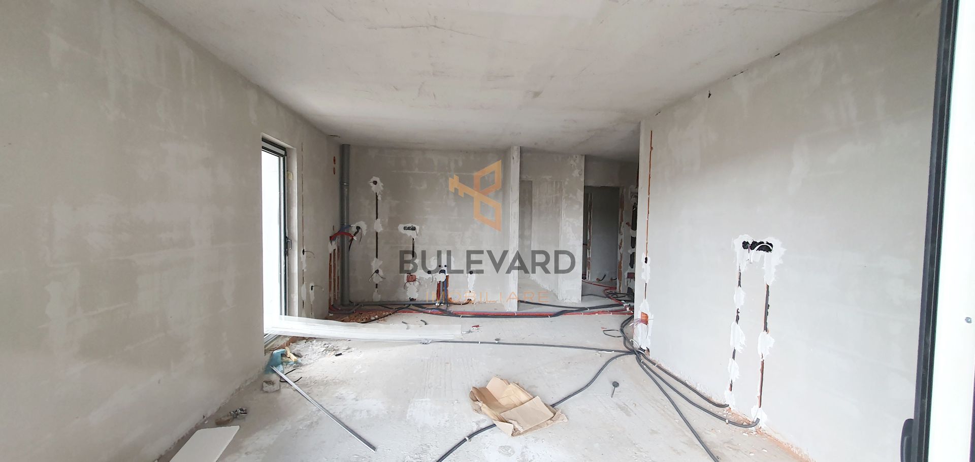 Apartament cu 3 camere/terasa 19 mp/ zona strazii Eroilor! - Poză 2