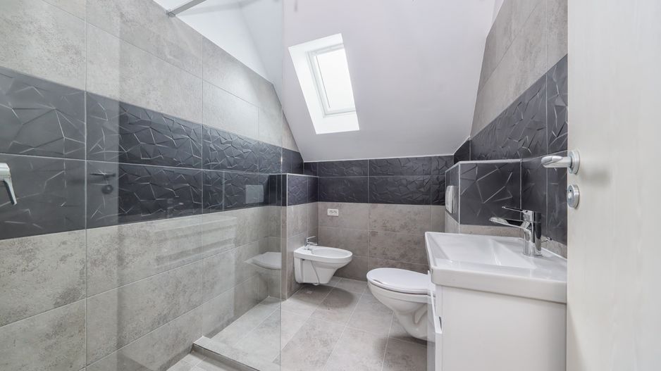 Apartament nou - loc parcare acoperit  inclus - Poză 10