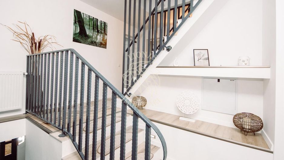 Pensiune Moderna 200 mp-teren 1000 mp-foisor-terasa-balcoane-Colibita - Poză 10