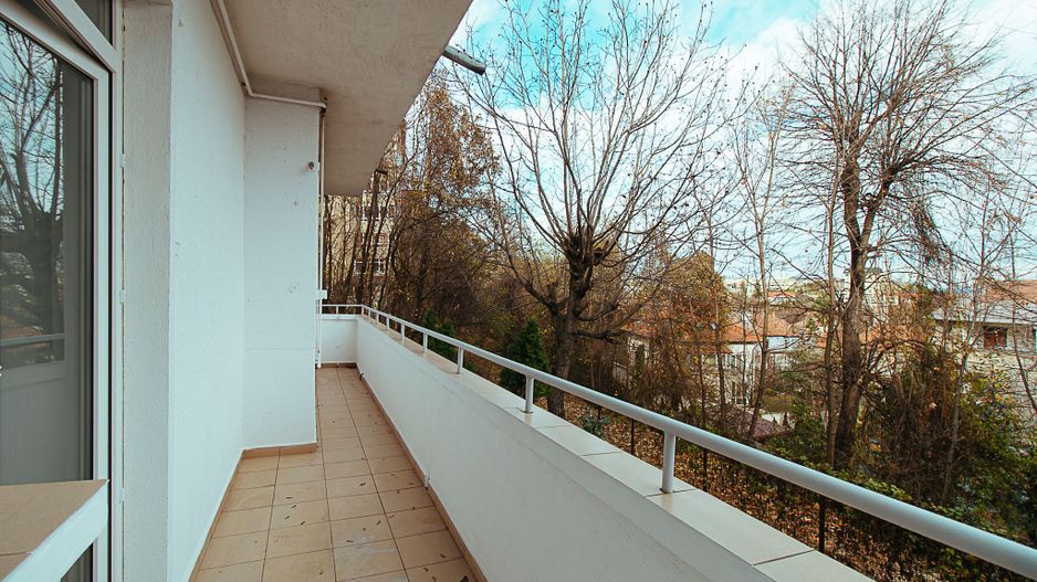 Ultracentral, apartament in casa, pretabil locuit si/sau birouri - Poză 1