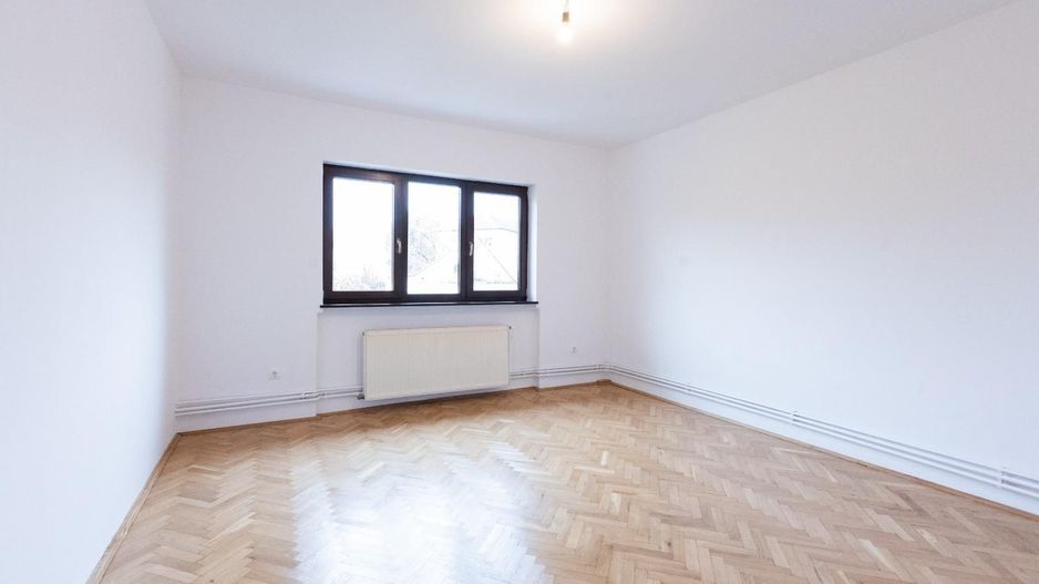 Apartament spatios cu garaj in zona Bogdanesti - Poză 5