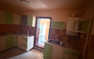 Casă de vânzare în Beclean - zona centrala - Poză 1