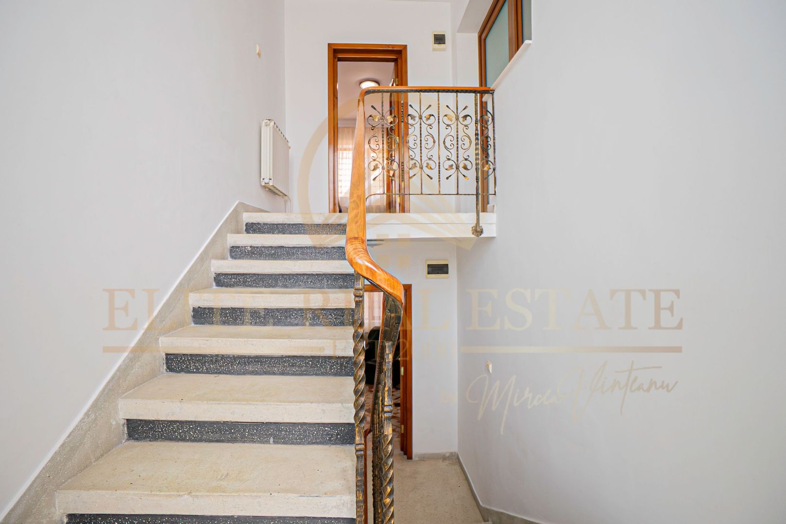 Pensiune/Aparthotel in Faleza Nord, 11 camere, Investitie cu potential - Poză 11