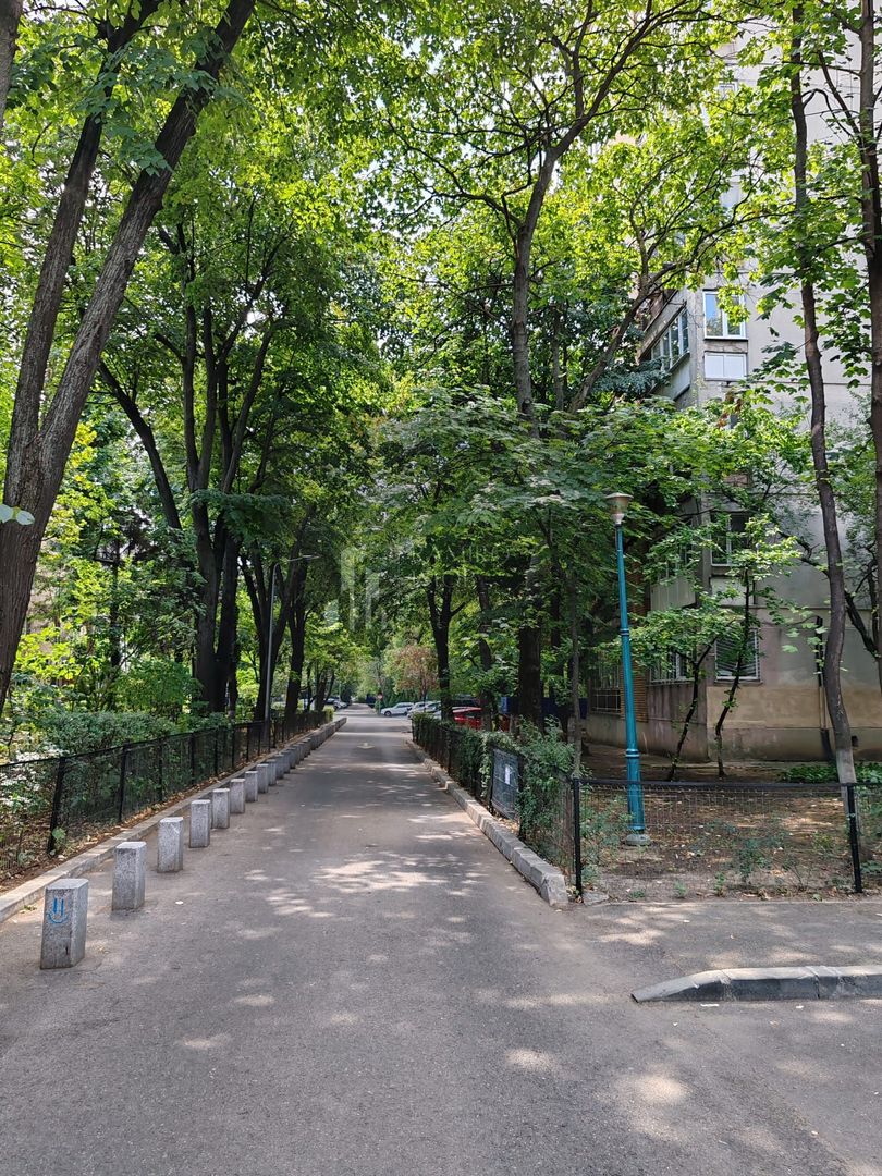 Apartament 3 camere, bloc 4 etaje, Berceni/str Dorohoi, curat - Poză 9