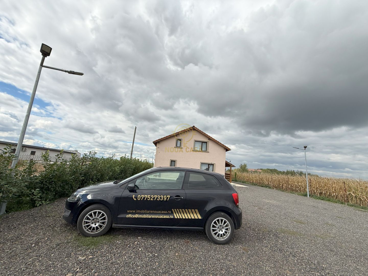 Vila de vanzare in APA-NORD  cu 2 Piscine/Zona de Relaxare/Acces lac - Poză 19