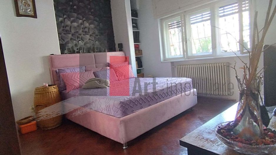 Apartament cu trei camere de vanzare-Piata Victoriei - Poză 4