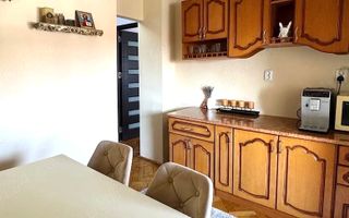 Apartament cu trei camere de vânzare, renovat complet, central - Poză 8