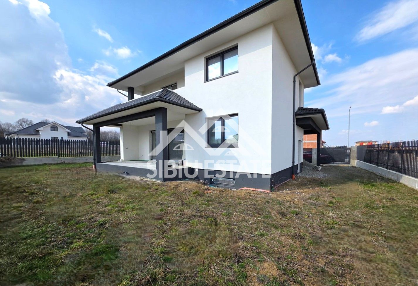 Casa noua 4 dormitoare, 3 bai, pivnita si carport - Poză 2