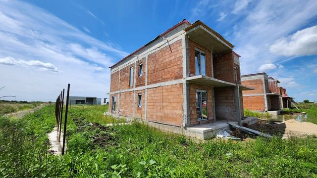 Duplex frumos aproape de Timișoara - Poză 1