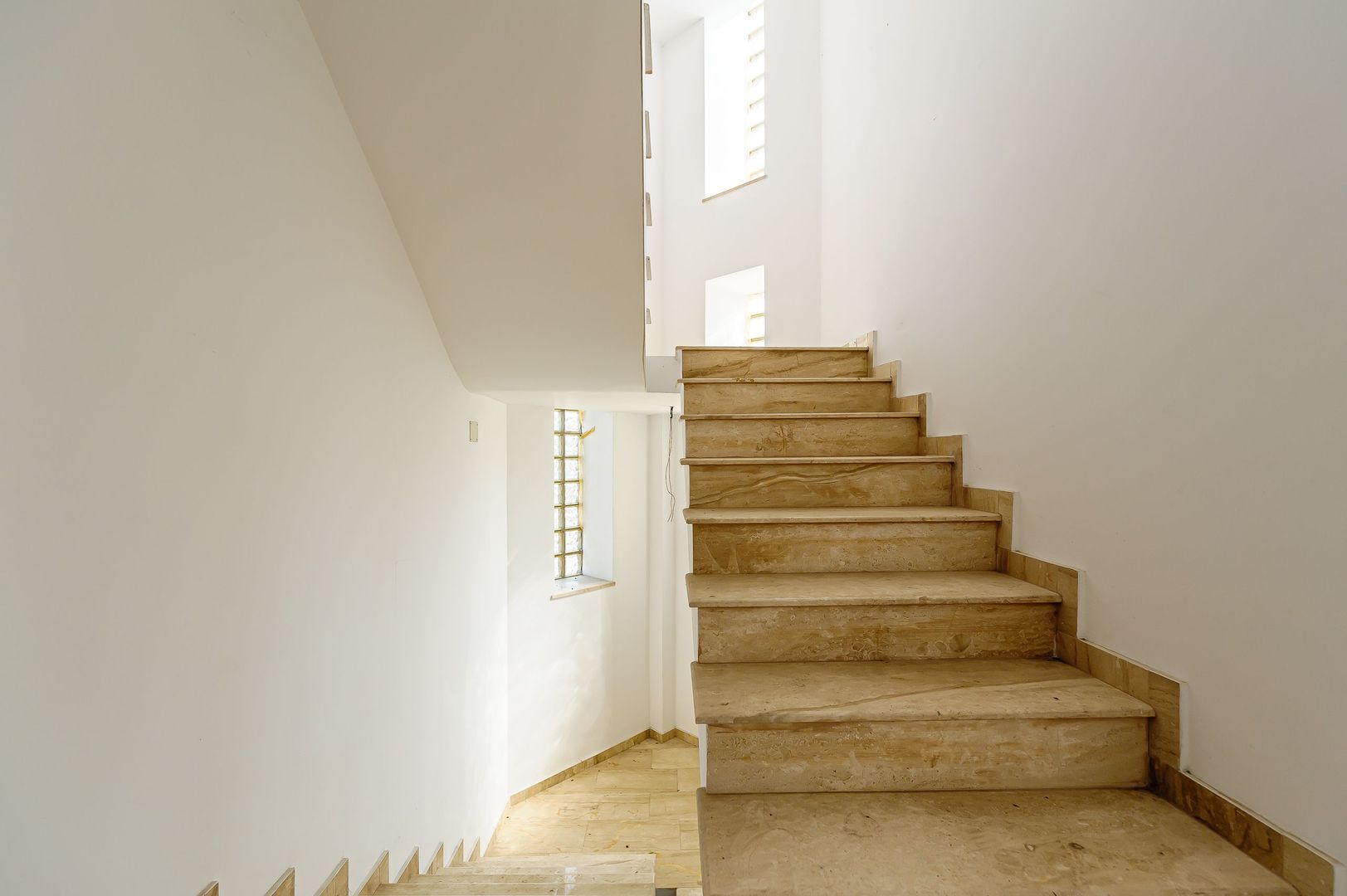 Clădire comercială în zona Grădiște. - Poză 46