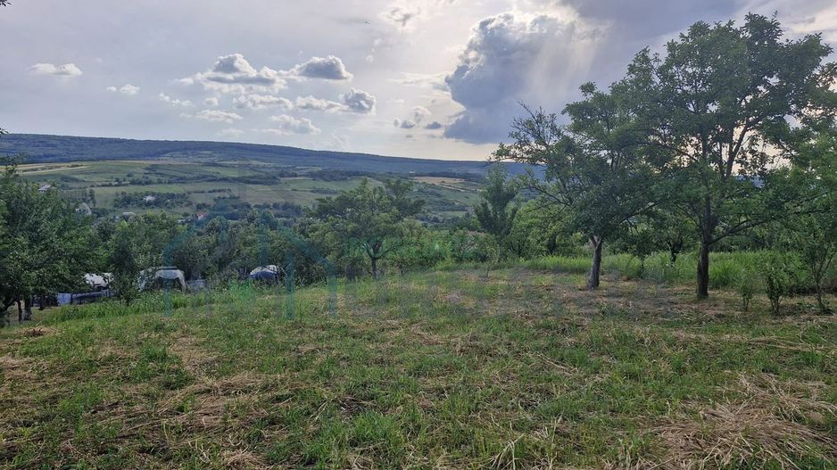 Teren Chicerea – 740 mp lângă școală, priveliste superba - Poză 1