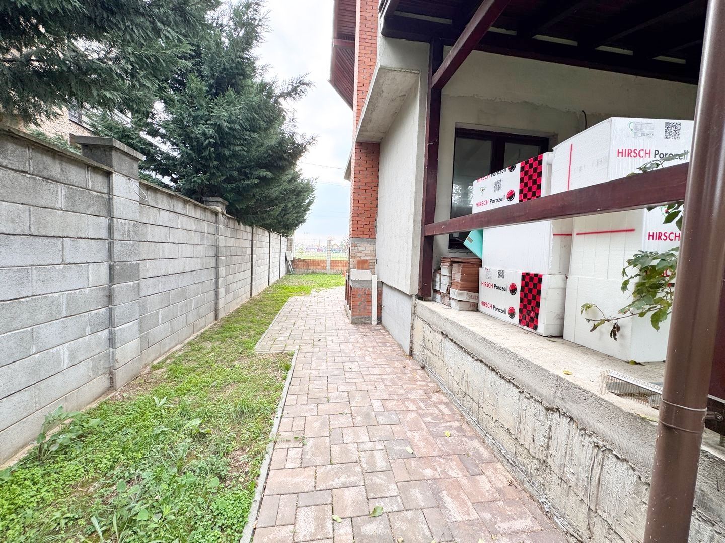 Vilă unică, gata să devină locuința ta de vis, în Livada. - Poză 16