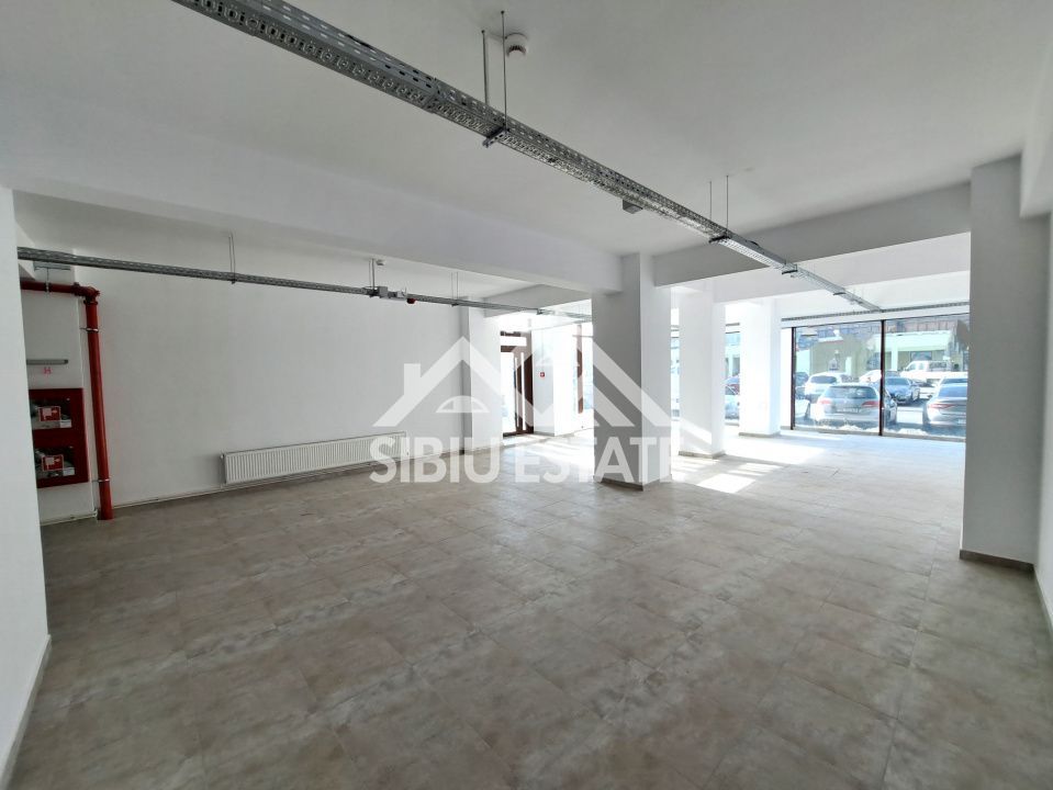 Spatiu comercial vad stradal, vitrine - Poză 9